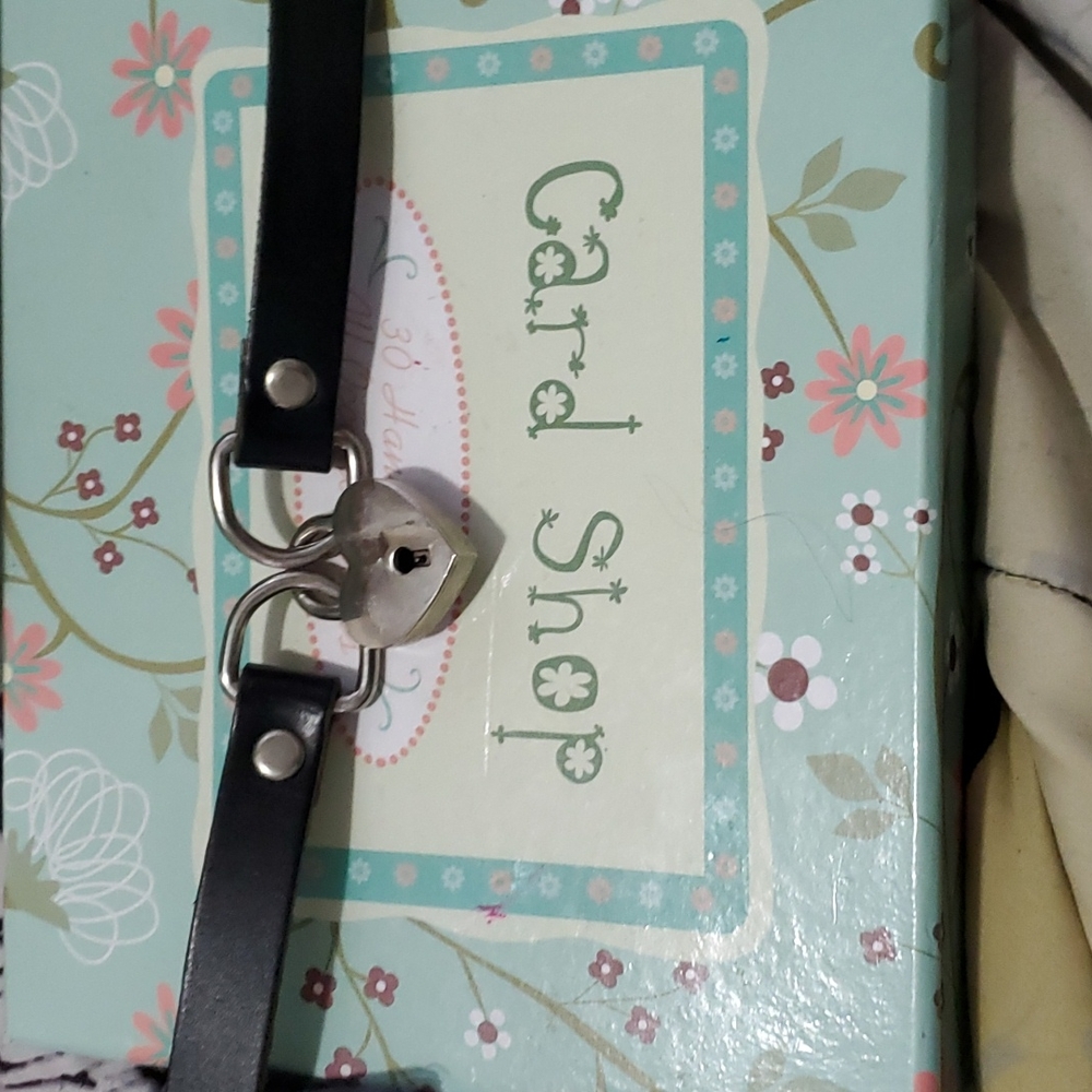 Heart lock choker